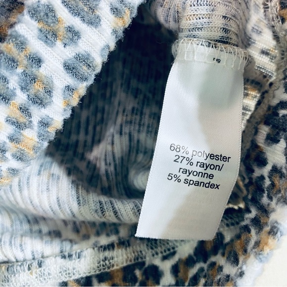 Animal Print Crop Top Shirt - Picture 5 of 5